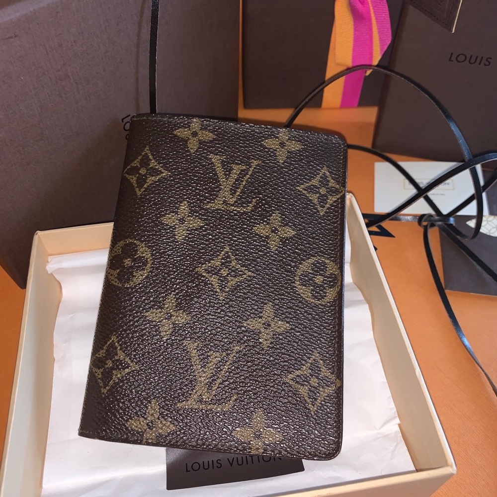 Louis Vuitton monogram unisex wallet in box